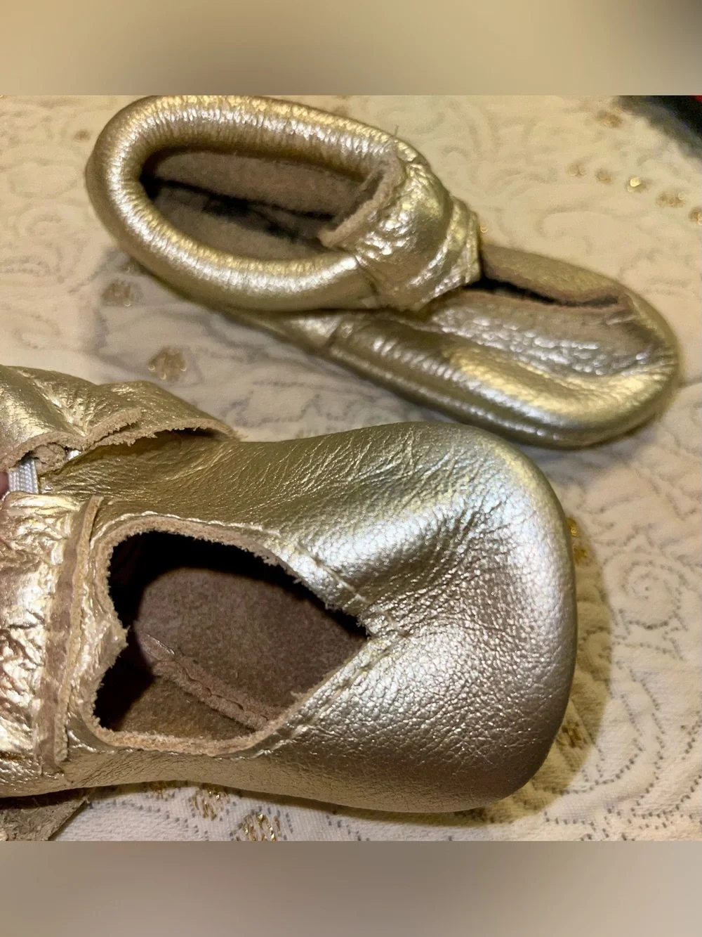 Freshly Picked baby metallic gold size 3 leather soft sole moccasin heart